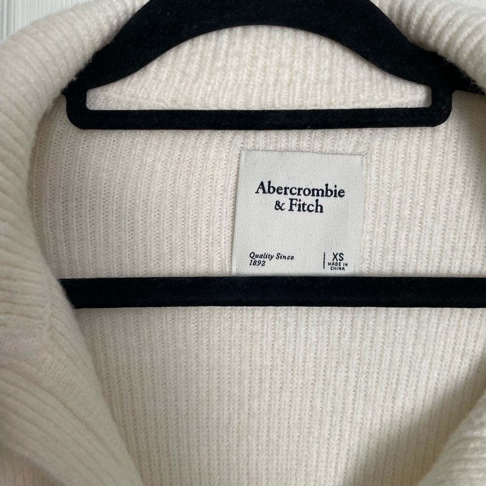Abercrombie & Fitch Off-White V-Neck Sweater View 2